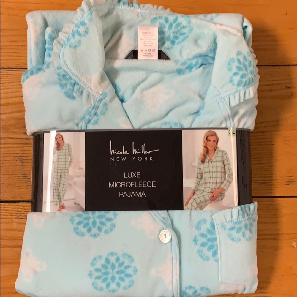 Soft, comfortable 2-piece pajama set, long sleeve